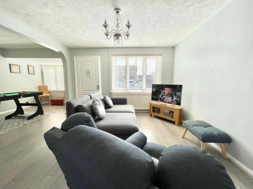 Haven lovely home just off M20 in great area & parking — 4-Star Luxury Hotel in Kennington, United Kingdom