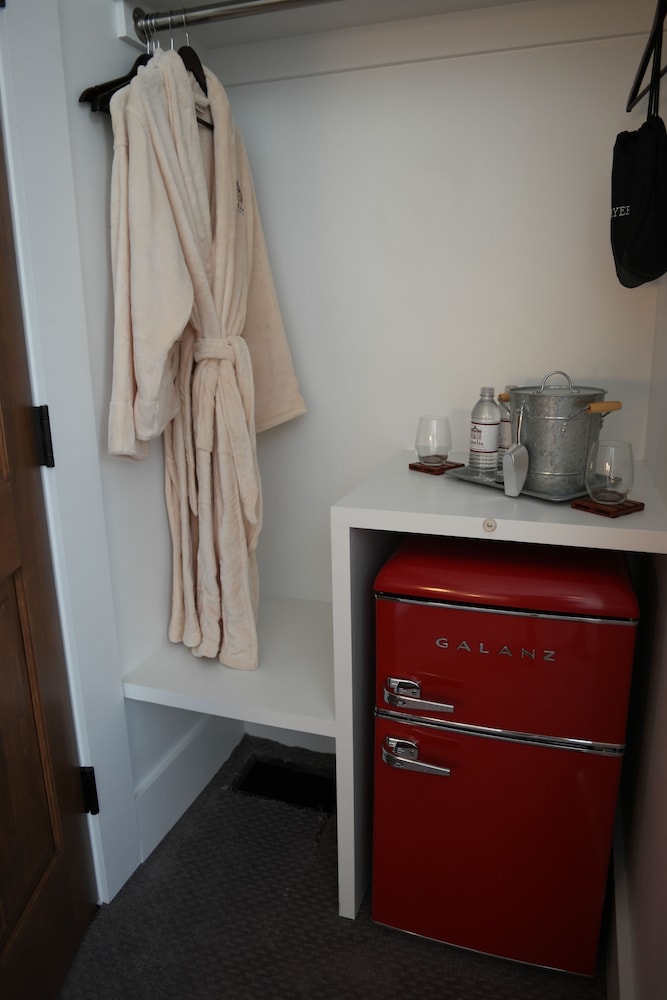Amelia Schoolhouse Inn - photo 6