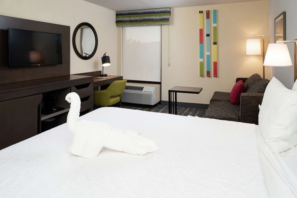 Hampton Inn Greensboro Airport - photo 12