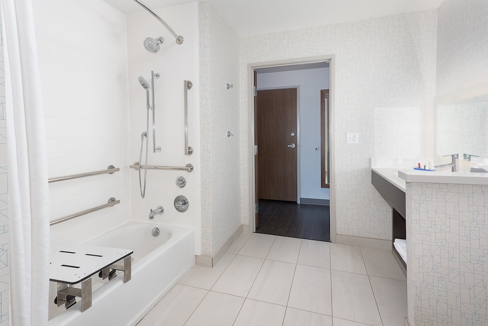 Holiday Inn Express & Suites Firestone Longmont by IHG - photo 14