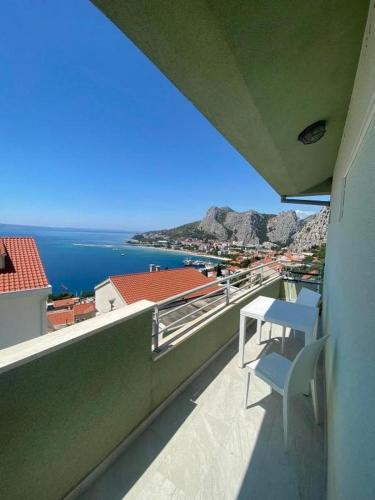 Apartments with parking space Omis 21057 — 4-Star Luxury Hotel in Omis, Croatia