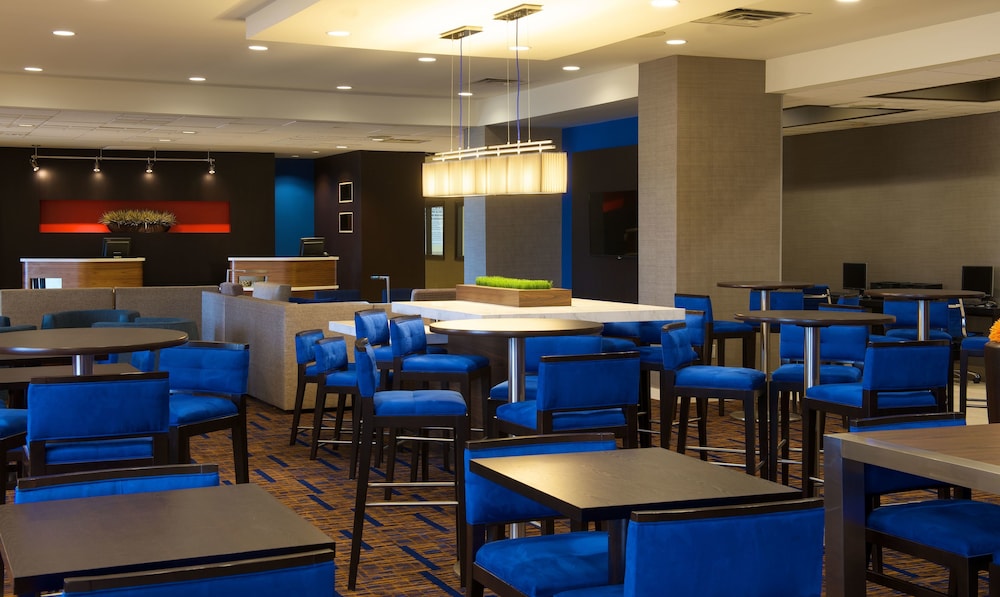 Courtyard by Marriott Bloomington - photo 40