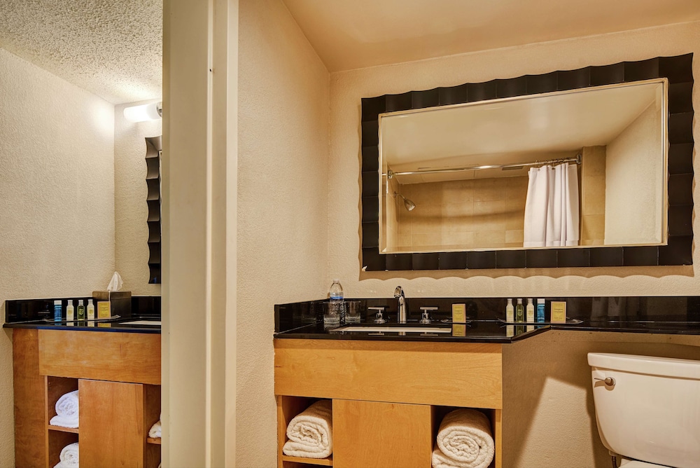 DoubleTree by Hilton Hotel Berkeley Marina - photo 45