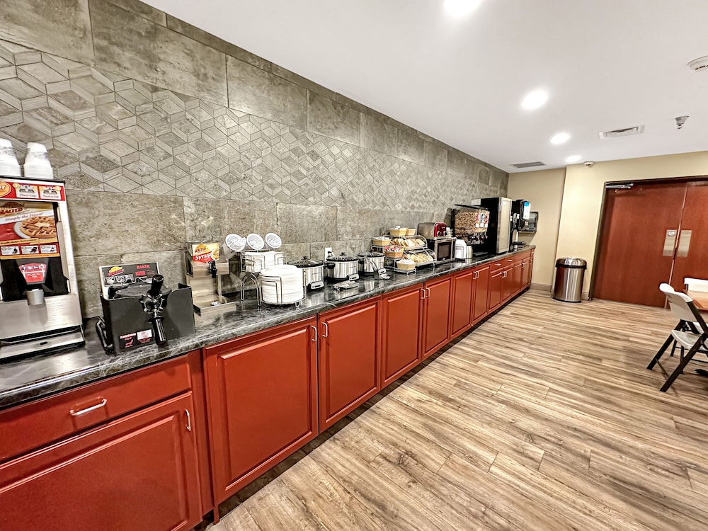 Estherville Hotel & Suites - photo 68