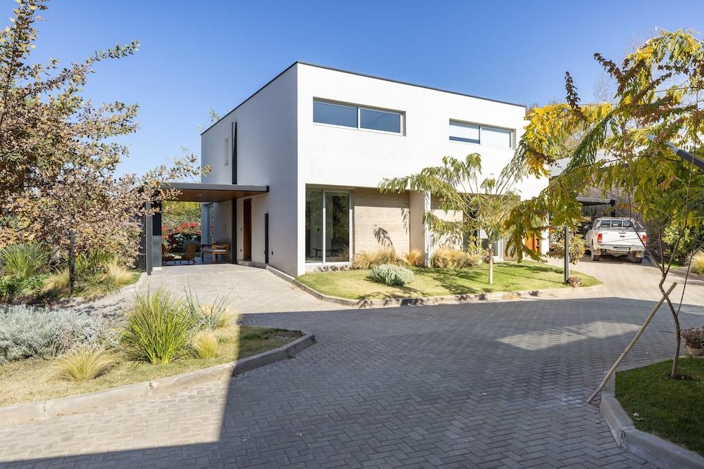 The Acacia Village by Vilvey Turismo — 4-Star Luxury Hotel in Lujan De Cuyo, Argentina