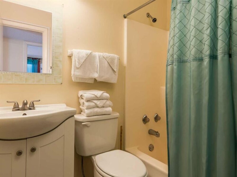The Flip Side by Meyer Vacation Rentals — 4-Star Luxury Hotel in Gulf Shores, United States