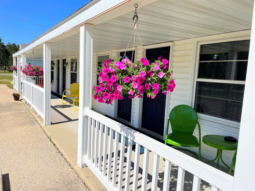 Hillcrest Motel — hotel in Escanaba