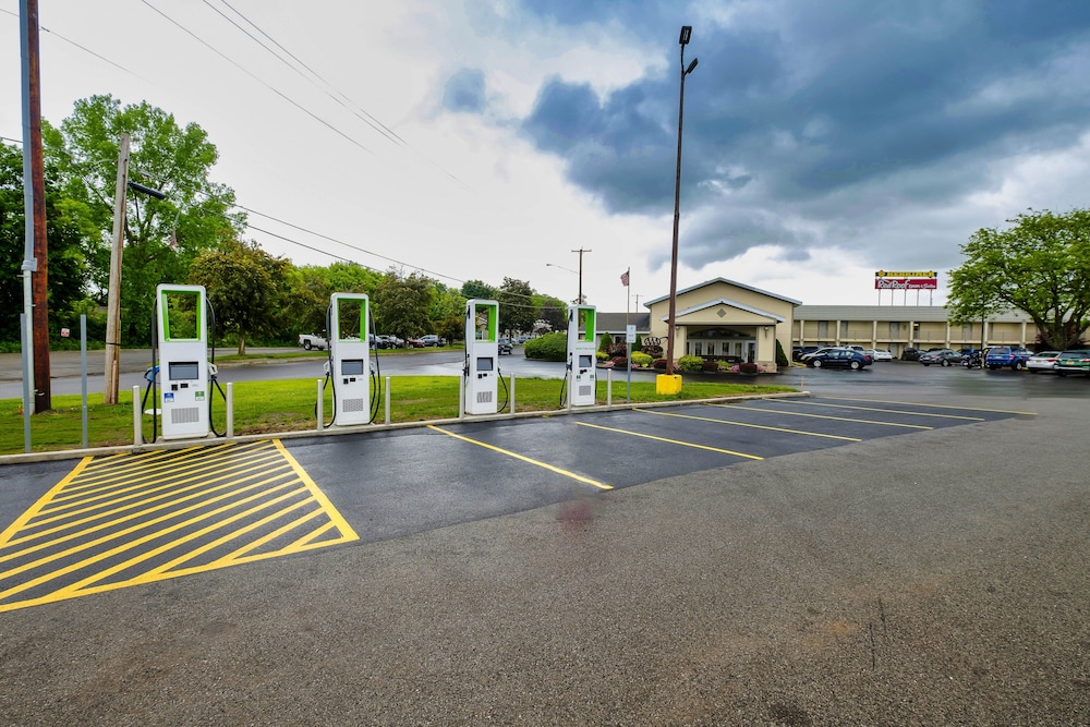Red Roof Inn & Suites Herkimer - photo 49