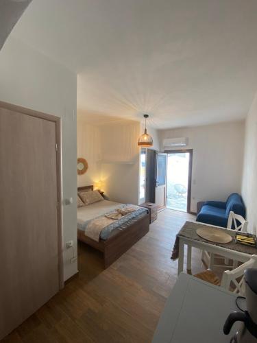 Giorgio studios in Kokkari, Greece