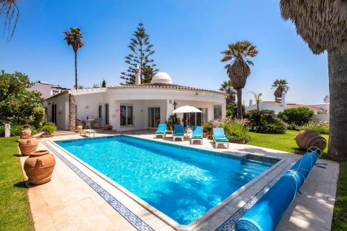 Casa Piranhas — 4-Star Luxury Hotel in Carvoeiro, Portugal