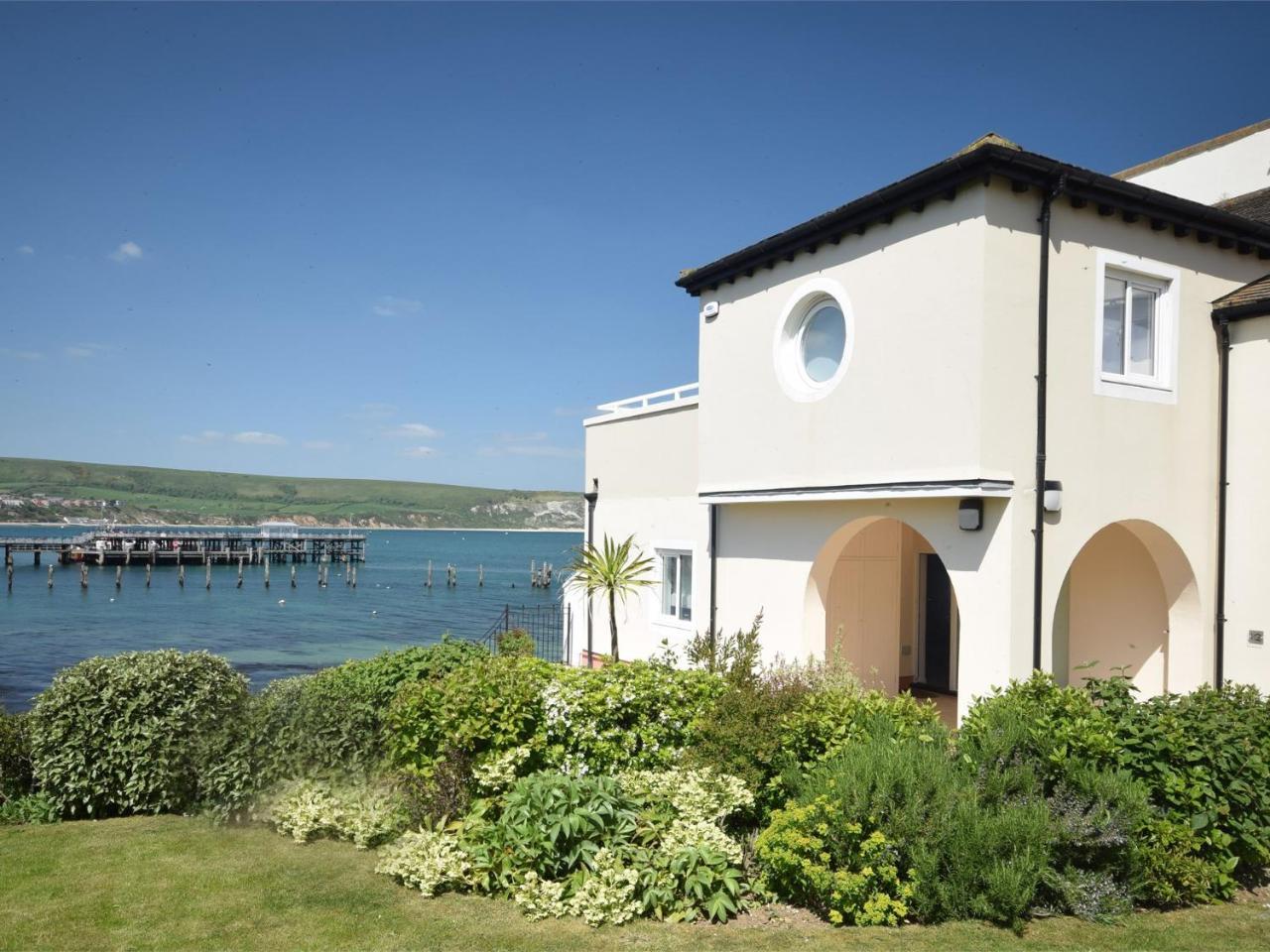 2 Bed in Swanage DC168 — 4-Star Luxury Hotel in Swanage, United Kingdom
