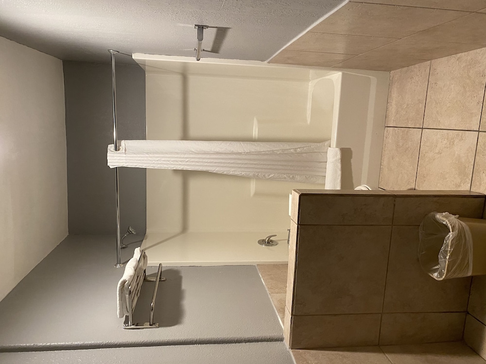 Anaheim Executive Inn & Suites - photo 91