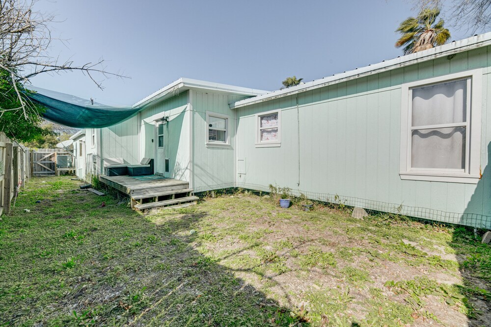 Aransas Pass Home w Fire Pit: 2 Mi to Redfish Bay - photo 2