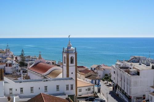 Bay View Modern Apartment — 4-Star Luxury Hotel in Albufeira, Portugal