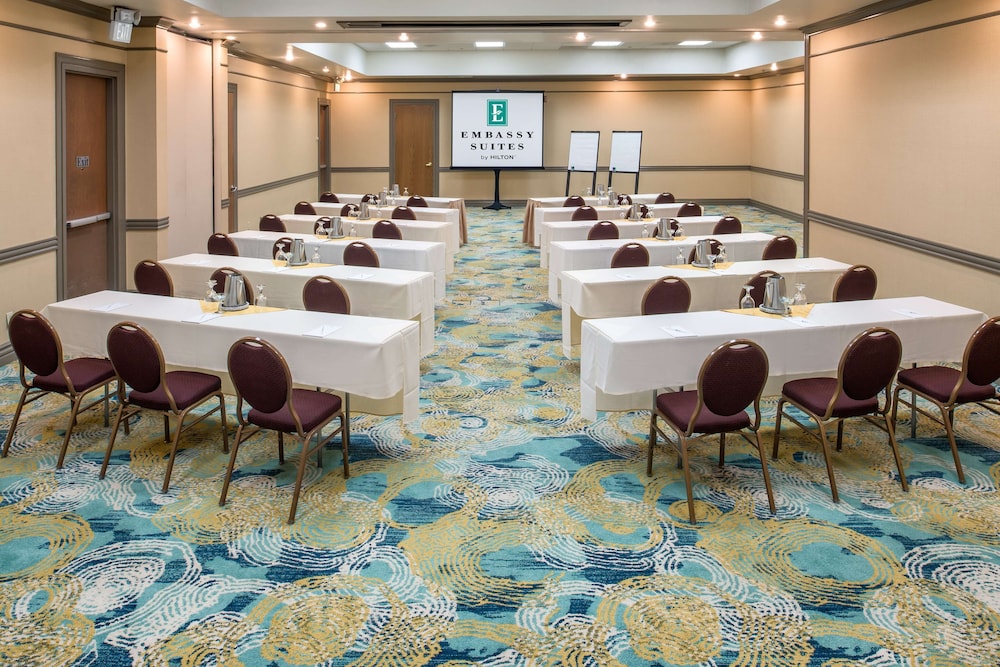 Embassy Suites by Hilton Seattle Tacoma International Airport - photo 54