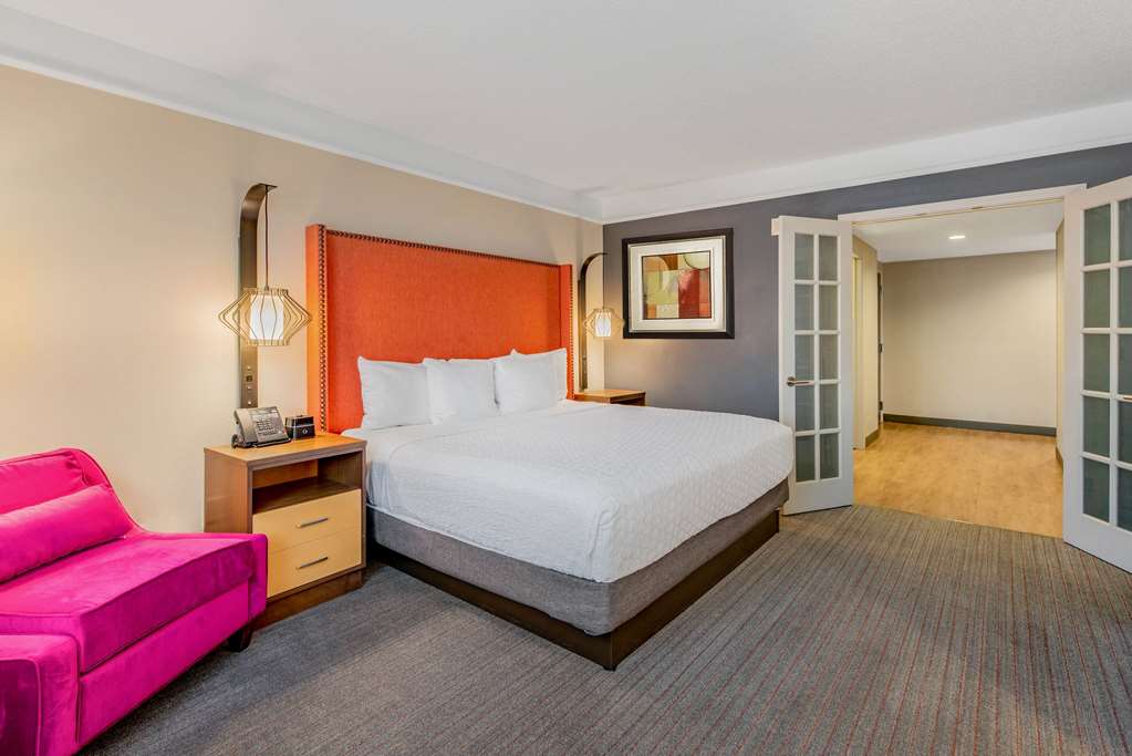 La Quinta Inn & Suites by Wyndham New Orleans Downtown - photo 54