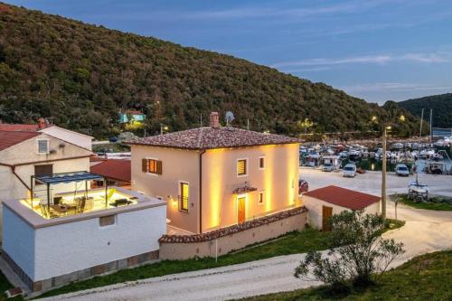 Villa Porto in Krnica Istrien — 4-Star Luxury Hotel in Marcana, Croatia