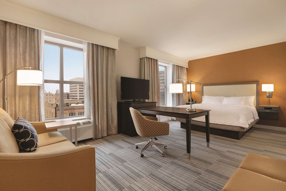 Hampton Inn & Suites Roanoke Downtown - photo 18