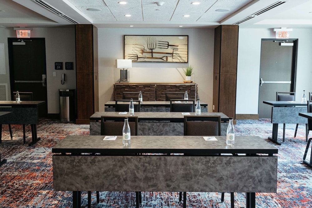 Revel Hotel Des Moines Urbandale Tapestry Collection by Hilton - photo 135