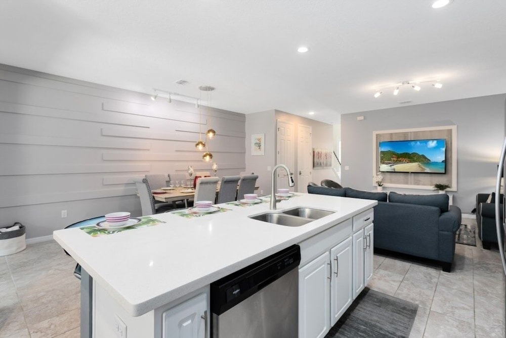Luxury Town With Splash Pool In Solara Resort 4 Bedroom Townhouse by RedAwning - photo 9