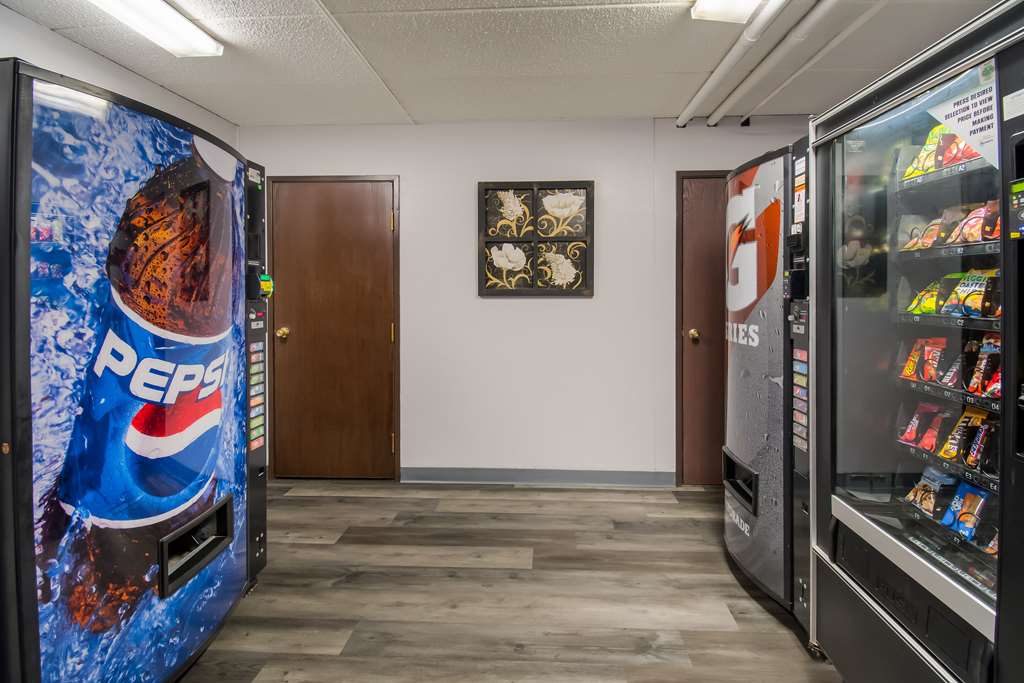 Econo Lodge Duluth near Miller Hill Mall - photo 22