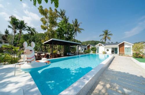 Tropical Oasis Aoyon Beach House — 4-Star Luxury Hotel in Wichit, Thailand