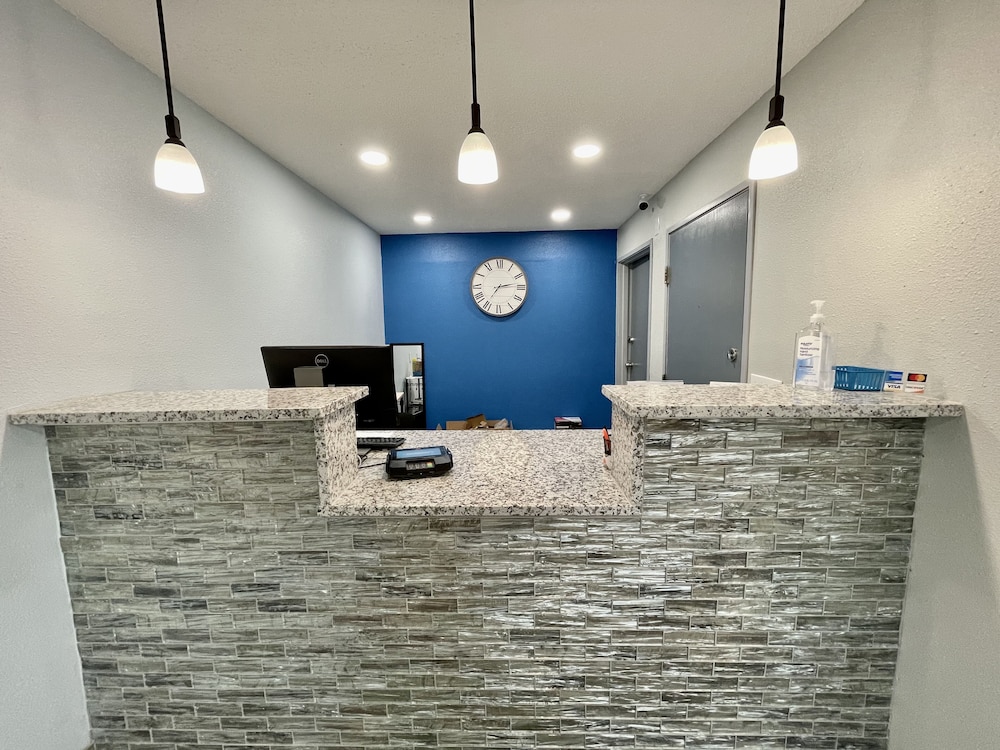 Rodeway Inn near I 35 Lamoni - photo 5