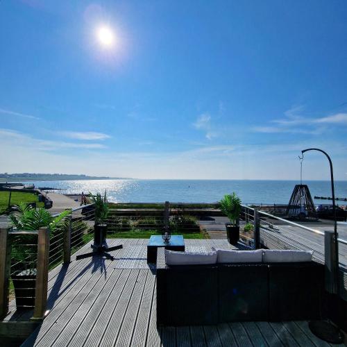 Stunning Beachfront House Herne Bay Kent — 4-Star Luxury Hotel in Herne Bay, United Kingdom
