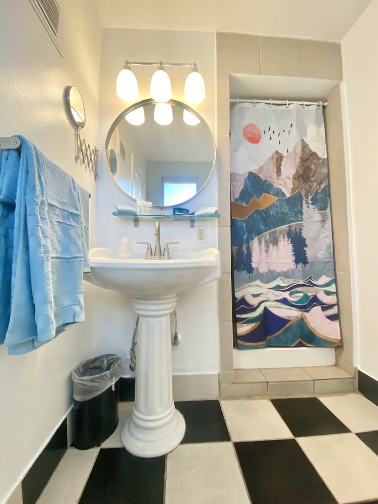 Bluebird Day Inn & Suites - photo 26