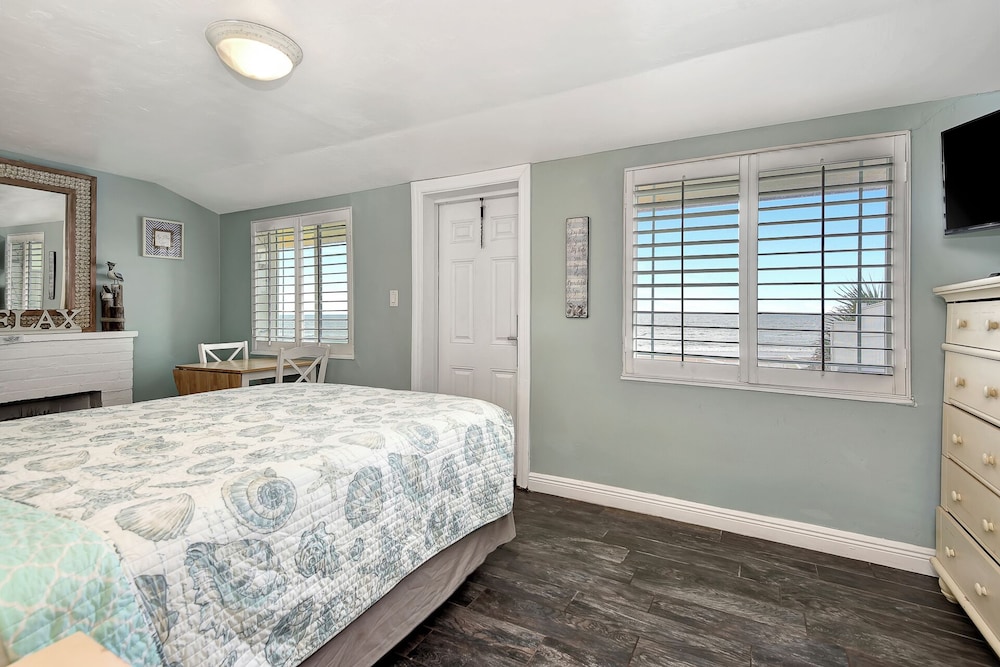 Shoreline Suites & Cabana Cottages - photo 47