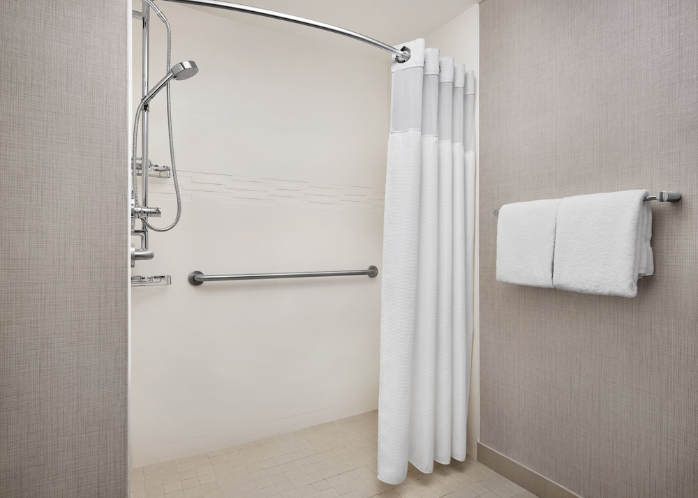 Courtyard by Marriott Milwaukee Downtown - photo 18