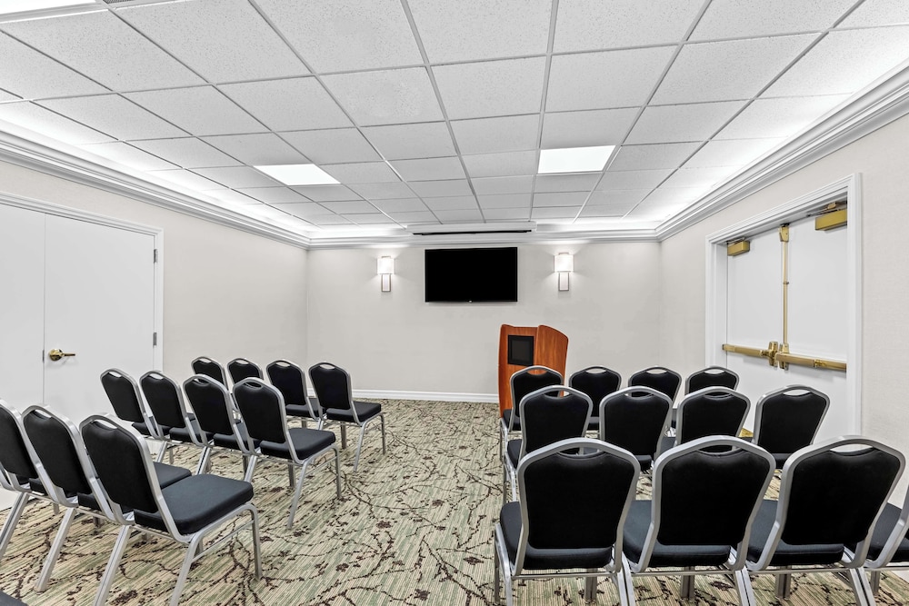 Best Western Plus Puyallup Hotel - photo 31