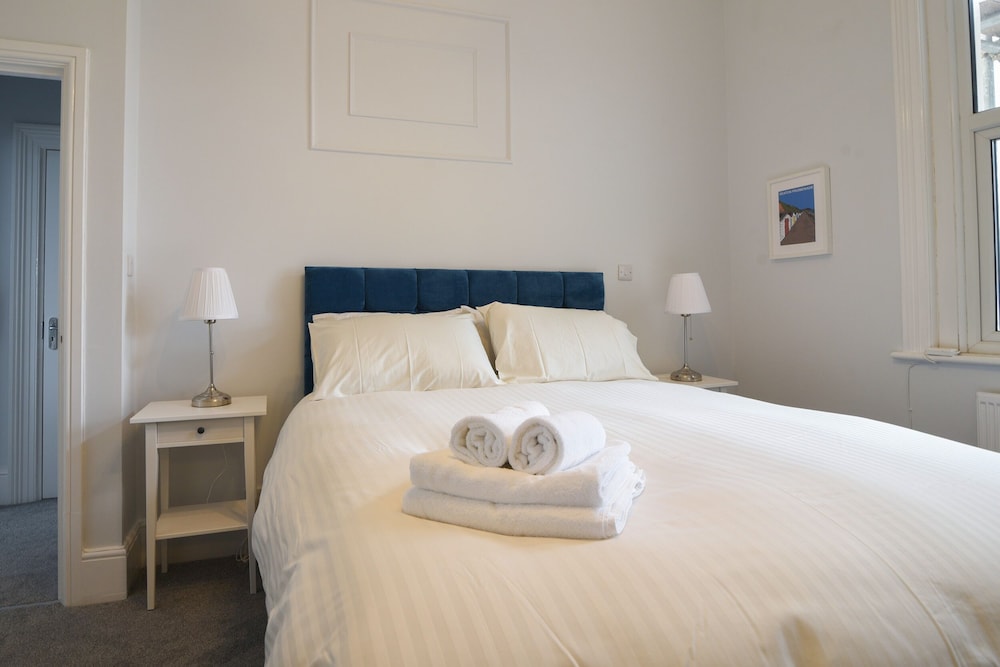 Flat 2 10 Seafield Road — Seaton — photo 5