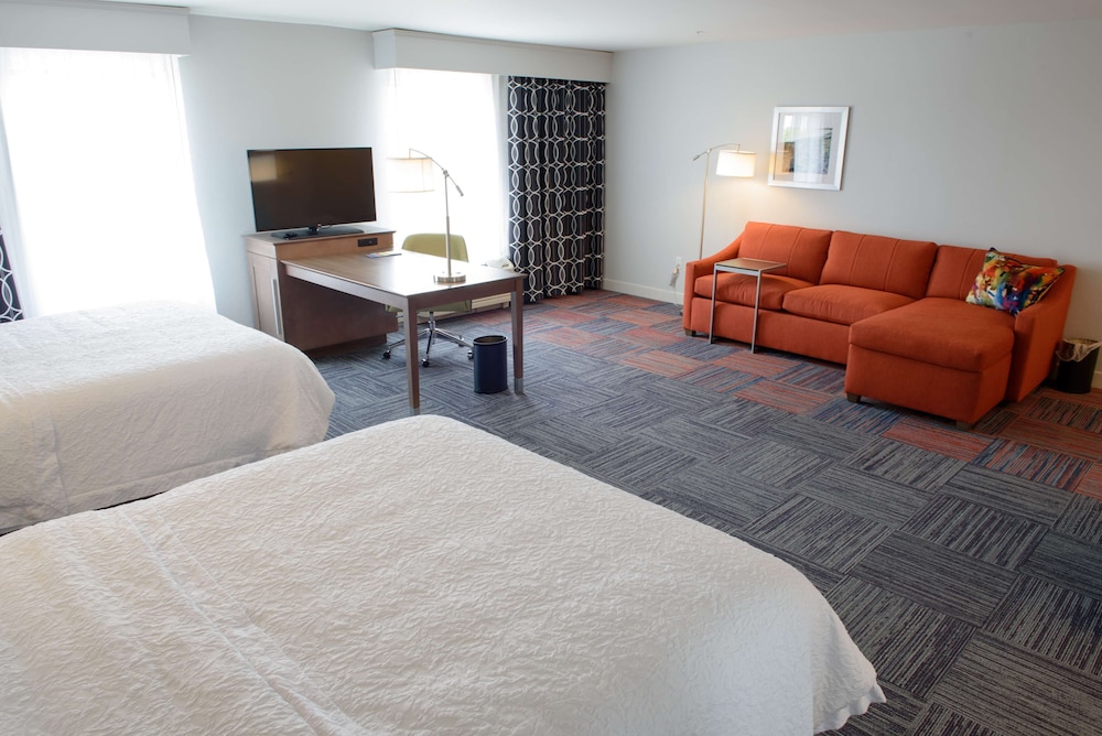Hampton Inn & Suites Bay City - photo 20