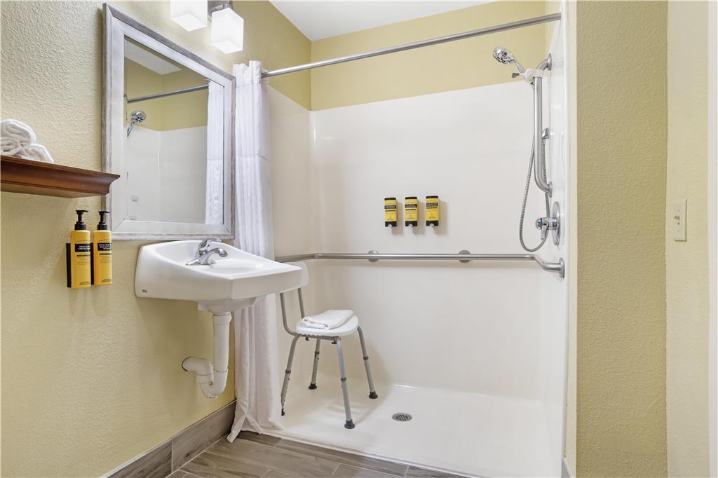 Best Western Plus Executive Hotel & Suites - photo 38
