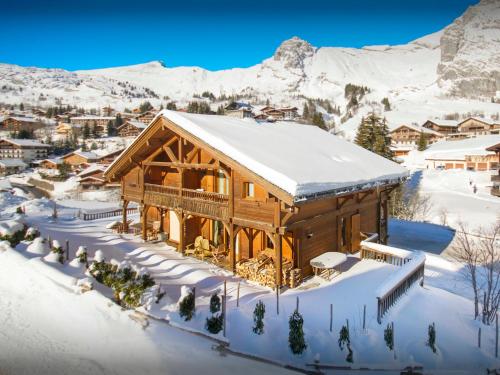 Chalet L'Ours Blanc OVO Network — 4-Star Luxury Hotel in Le Grand-Bornand, France