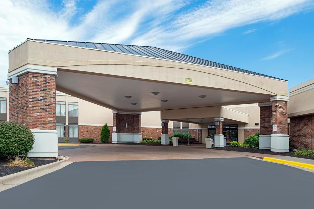 Ramada Plaza Rochester Airport - photo 122
