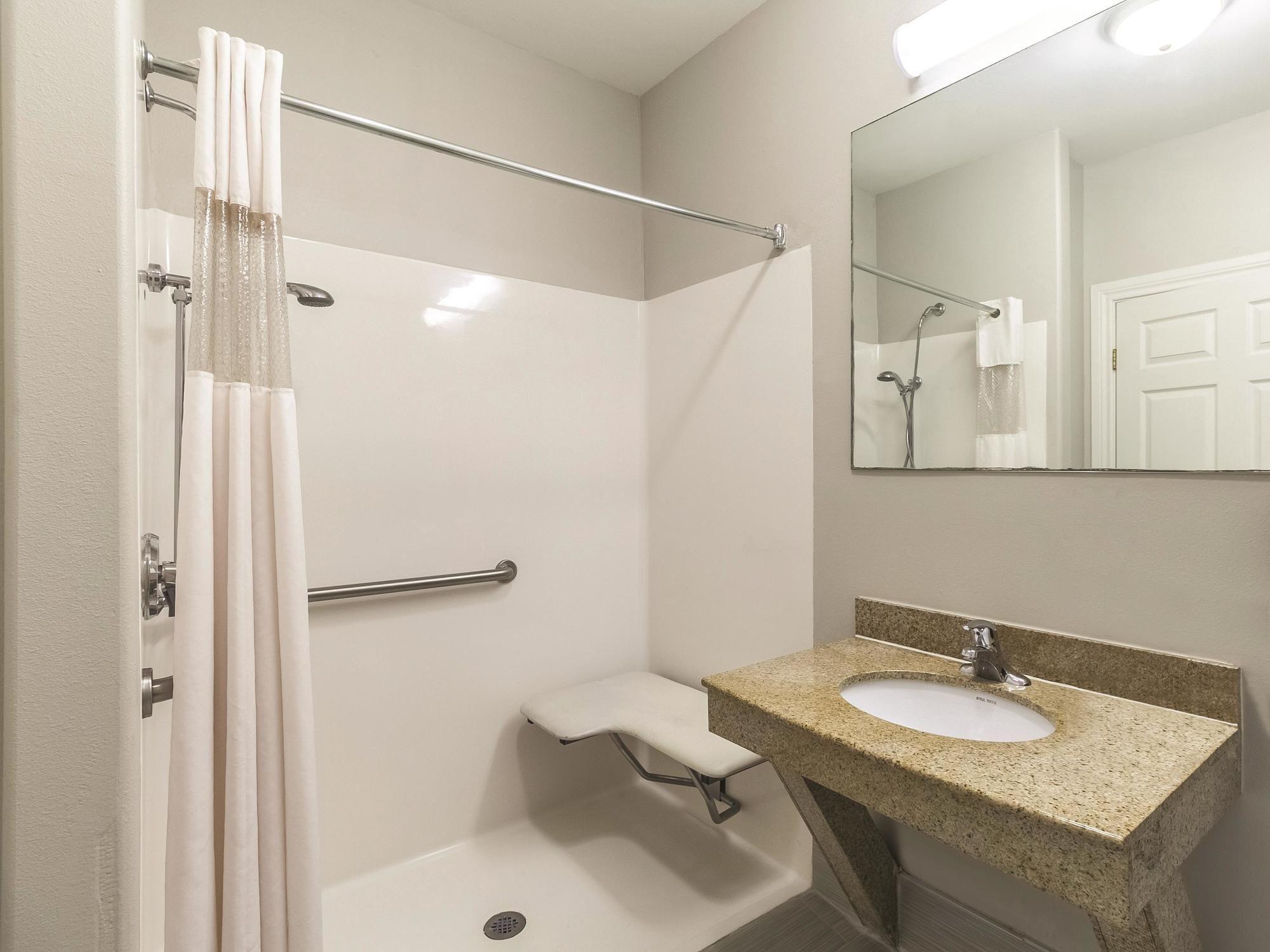 La Quinta Inn & Suites by Wyndham Alamo McAllen East - photo 19