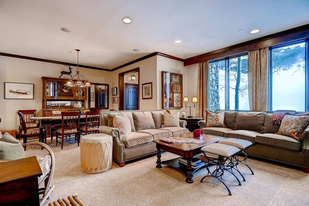 Highlands Slopeside by East West Hospitality - photo 273