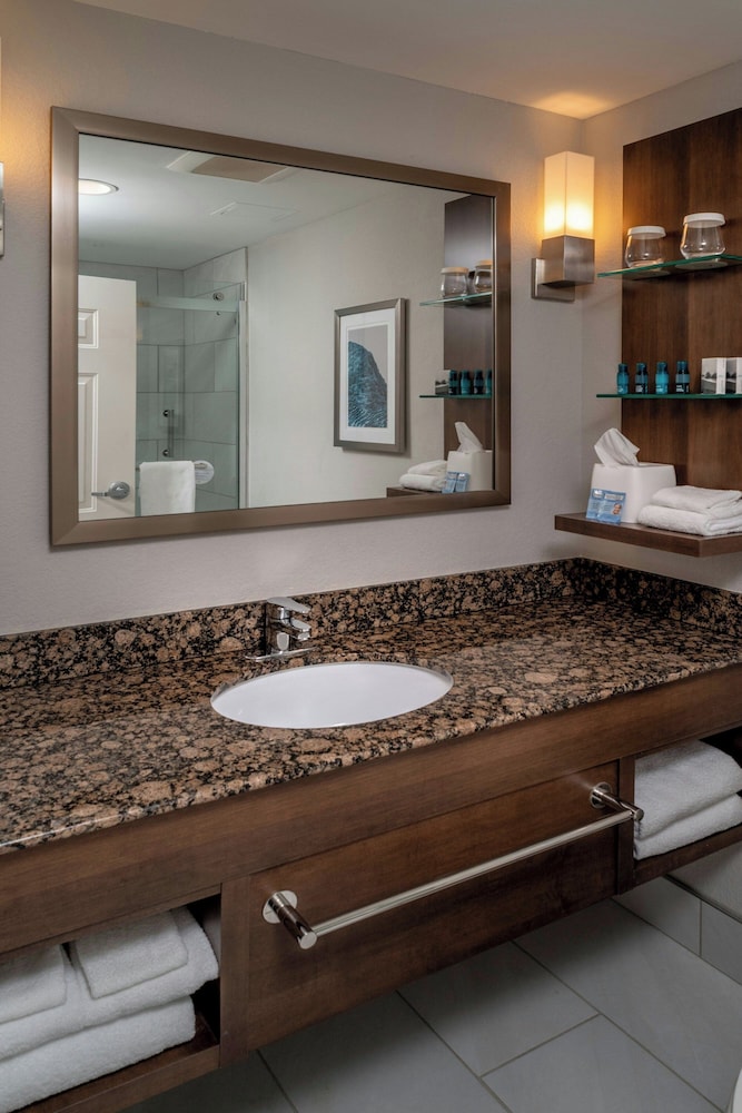 Delta Hotels by Marriott Huntington Mall - photo 13