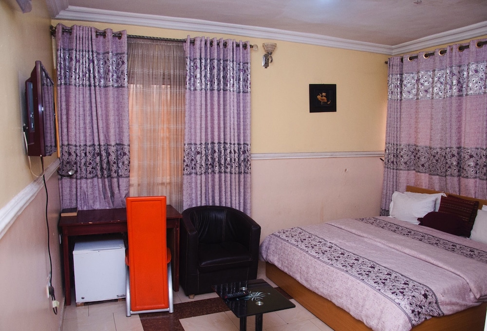 Maxton Suites - carbon neutral hotel in Lagos