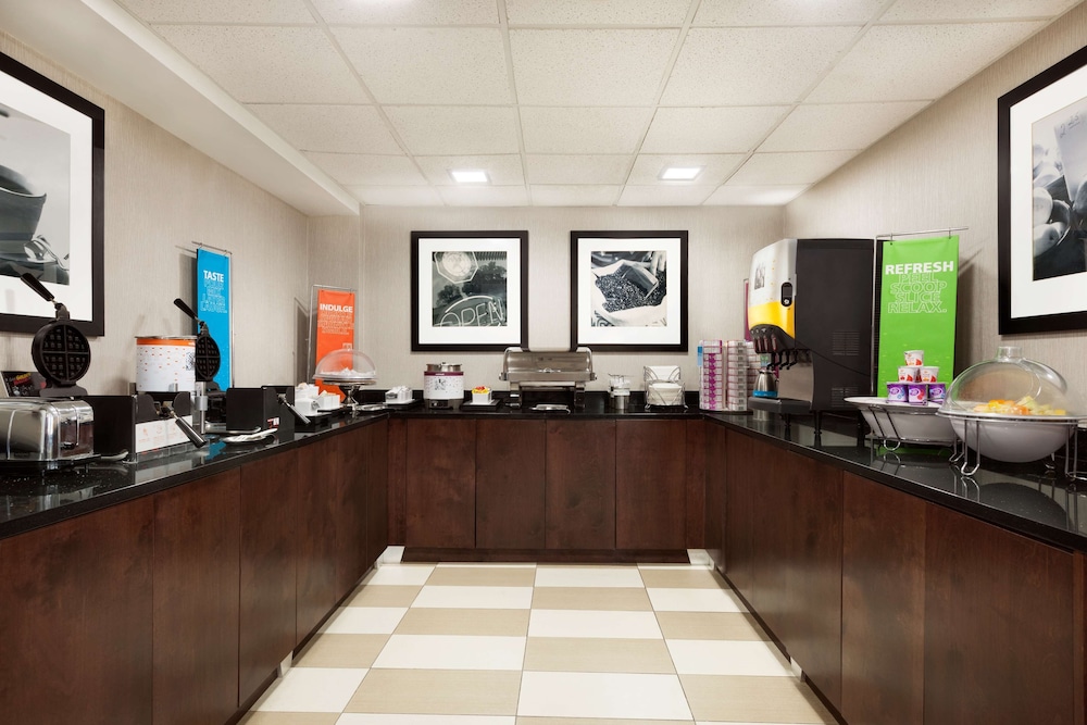Hampton Inn Waycross - photo 18