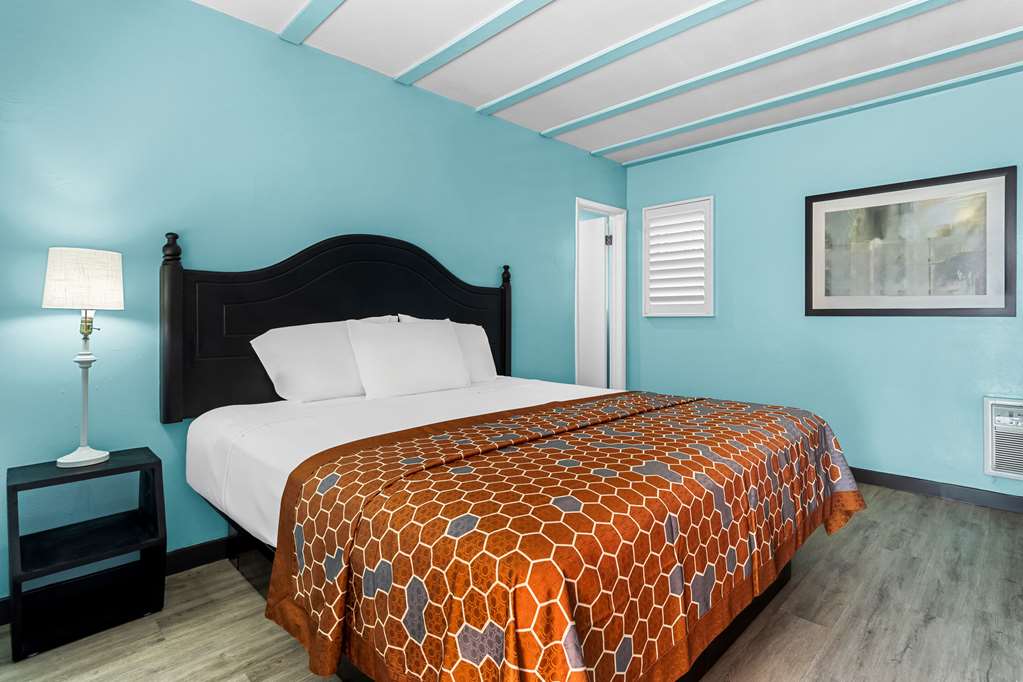 Rodeway Inn & Suites North Hollywood Burbank Airport Universal Area - featured photo