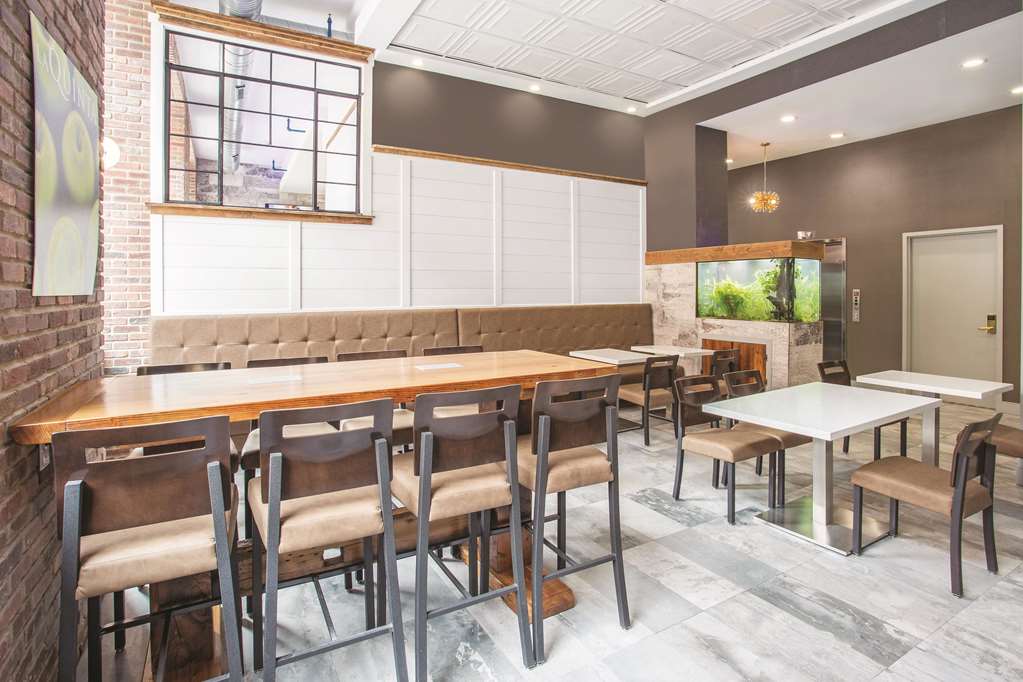 La Quinta Inn & Suites by Wyndham Baltimore Downtown - photo 27