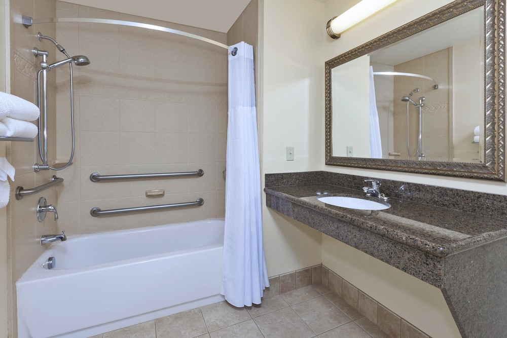 Staybridge Suites Lansing Okemos - photo 20