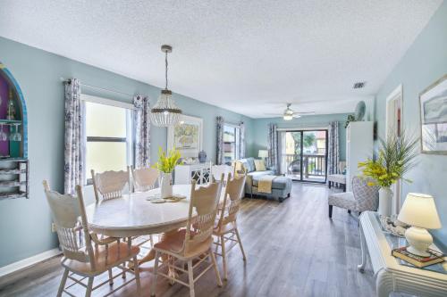 Cocoa Beach Vacation Rental Walk to Pier — 4-Star Luxury Hotel in Cocoa Beach, United States