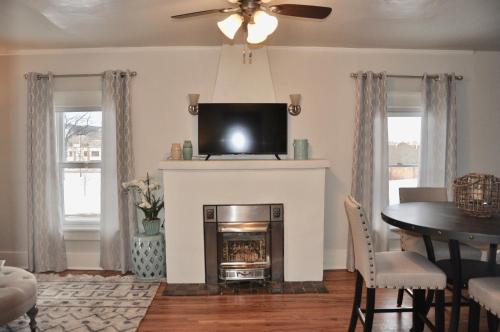 Cozy 2 BDRM Vacation Rental 1 Mile to Dtwn Rapid City — 4-Star Luxury Hotel in Rapid City, United States