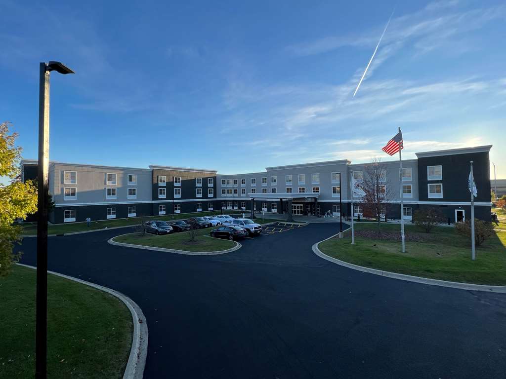 La Quinta Inn & Suites by Wyndham Bannockburn Deerfield - featured photo