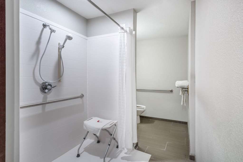 Microtel Inn & Suites by Wyndham Burlington - photo 12
