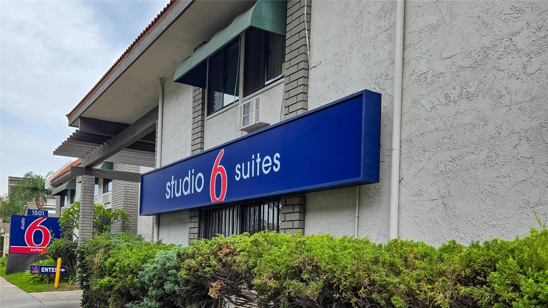 Studio 6 Suites Santa Ana CA - photo 2